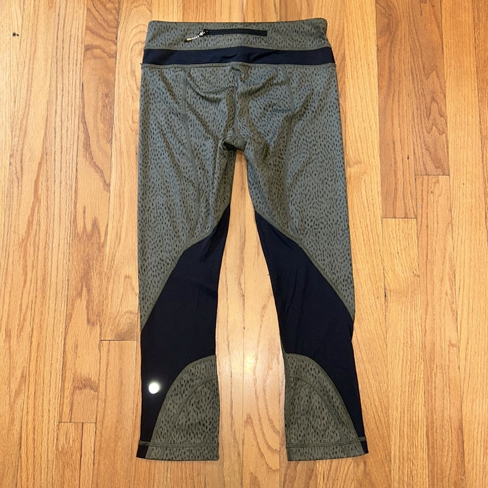 ✨ LULULEMON✨ Olive Green Spotted Print Cropped Leggings Black Mesh Insets Size 4